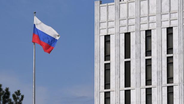 Spione, Rüpel, Geschäftemacher: Westen schmeißt Russlands Diplomaten raus