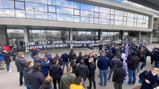 Ein Fan-Protest vor den Austria-Sitzungen