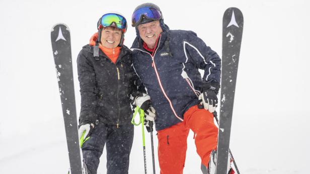 Österreichische Ski-Legenden unter sich: Annemarie Moser-Pröll und David Zwilling holten vor 50 Jahren bei der WM Abfahrts-Gold