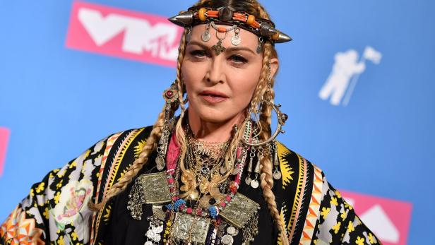 Plötzlich Teenager: Madonna schummelt sich fast 50 Jahre jünger