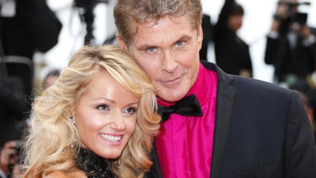 epa03703878 US actor David Hasselhoff (R) and girlfriend Hayley Roberts (L) arrive for the screening of &#039;Jeune &amp; Jolie&#039; (Young &amp; Beautiful) during the 66th annual Cannes Film Festival in Cannes, France, 16 May 2013. The movie is presented in the Official Competition of the festival which runs from 15 to 26 May. EPA/IAN LANGSDON