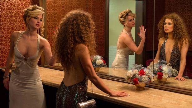 Eine umwerfende Jennifer Lawrence (links) als Ehefrau und Amy Adams als Geliebte des Ehemanns: &quot;American Hustle&quot; ist zehnfach oscarnominiert.