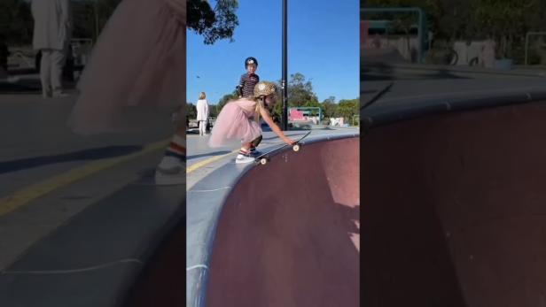 Virales Video von kleiner Skateboarderin reißt alle mit