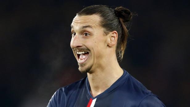 Zlatan Ibrahimović mit offenem Mund und hochgesteckten Haaren.
