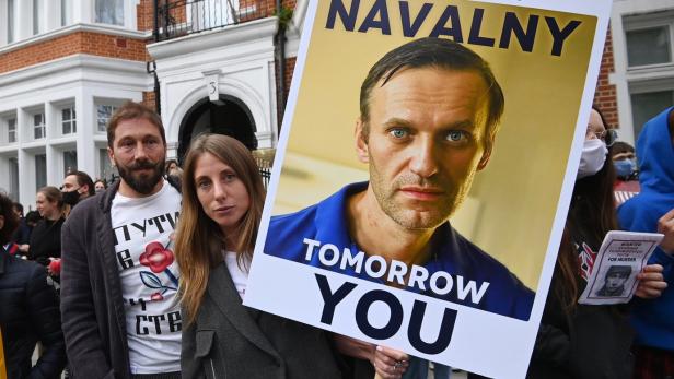 Russische Demonstranten in London setzen sich für Alexej Nawalny ein
