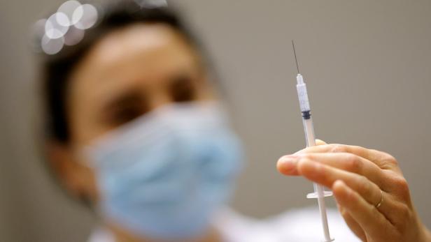 Erste Impfdosis verringert Infektionsrisiko um zwei Drittel