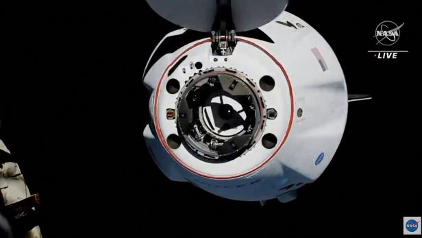 "Crew Dragon" an der Raumstation ISS angekommen