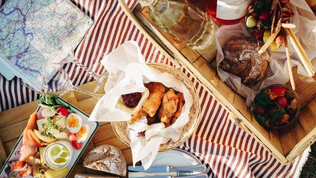 Heurigenhof Bründlmayer füllt Picknickkörbe mit Köstlichkeiten an