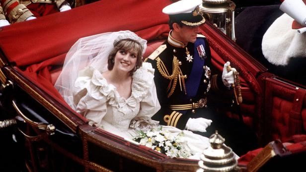 Prinzessin Dianas Hochzeitskleid in Londoner Ausstellung zu sehen