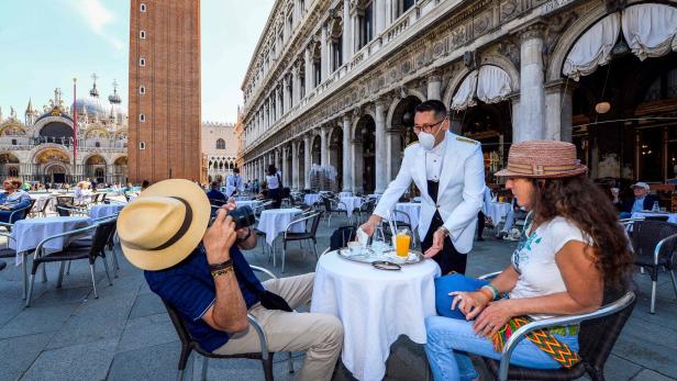 Zum Saisonstart streitet Italien über Bars und Restaurants