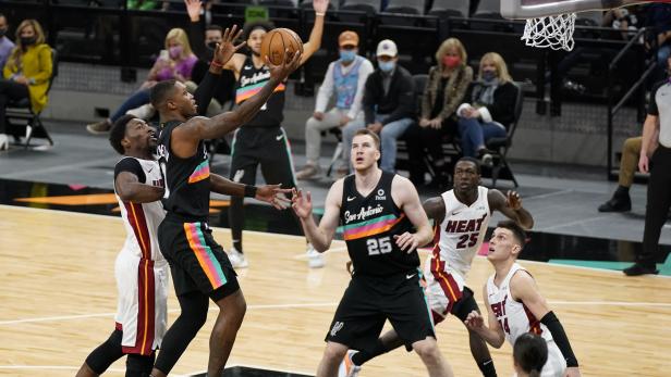 NBA: Miami Heat at San Antonio Spurs