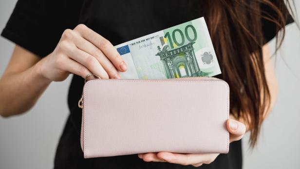 Verhaltensunterschiede: Wie Männer und Frauen mit Geld umgehen