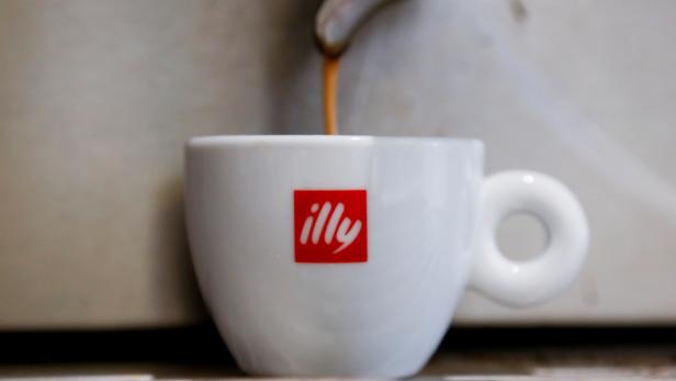 FILE PHOTO: FILE PHOTO: Coffee flows into a Illy cup at a coffee shop in Rome