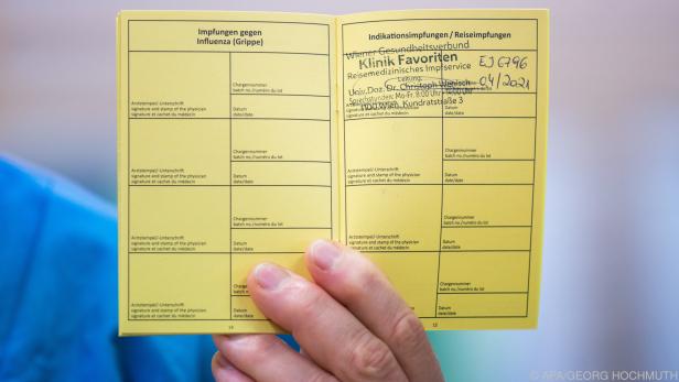 Der gelbe Impfpass dient ab 19. Mai für Geimpfte als "Türöffner"