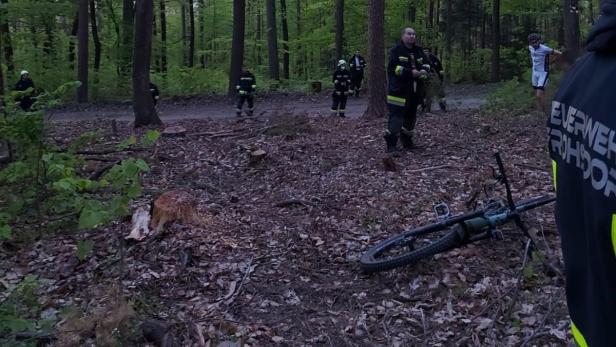 Feuerwehren suchten im Bezirk Wiener Neustadt verletzten Radfahrer