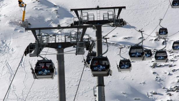 Eine Seilbahn der Firma Doppelmayr im Skigebiet Sölden.
