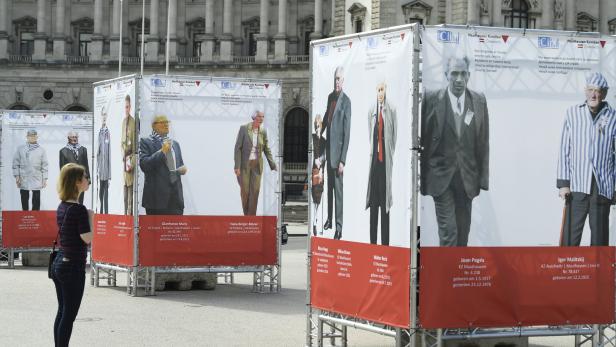 Gedenken gegen Rassismus mit Fotoinstallation am Heldenplatz
