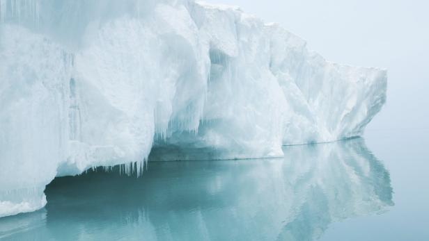 Die Eisschmelze in Grönland fällt bei den Prognosen schwer ins Gewicht.