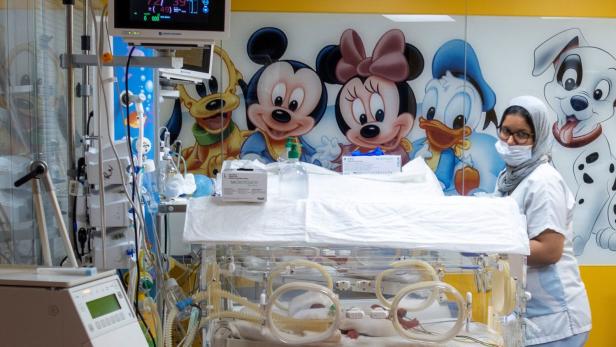Neunlinge geboren: 35 Ärzte anwesend, Babys wohlauf