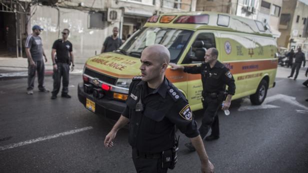 Nur wenige Stunden zuvor hatte ein Palästinenser in Tel Aviv einen Soldaten lebensgefährlich mit einem Messer verletzt.