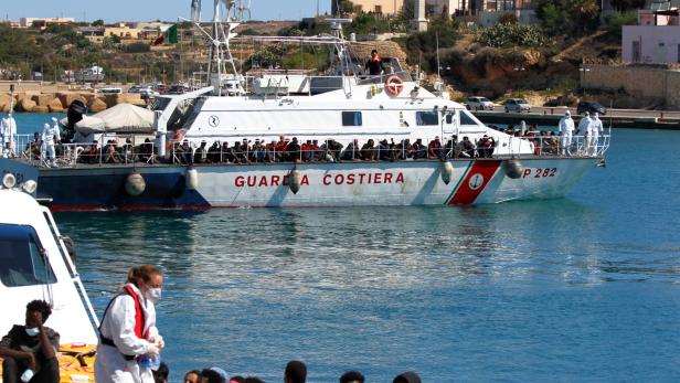 Mehr als 2.000 Flüchtlinge in 24 Stunden auf Lampedusa eingetroffen