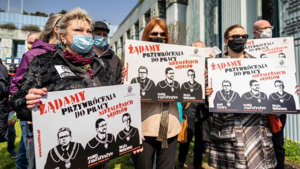 Protest vor dem polnischen Verfassungsgericht in Warschau