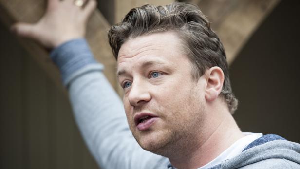 Der britische Starkoch Jamie Oliver (39) weiß, wie er sich verkaufen kann. Mit seiner smarten Art und der Leidenschaft fürs Kochen hat der Brite ein Imperium erschaffen. Trotzdem behauptet der - inzwischen nicht mehr unangefochtene - Popstar der Kochwelt:
