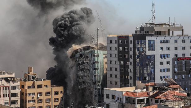 Israel zerstört internationales Medienbüro und droht Hamas-Führern mit gezielter Tötung