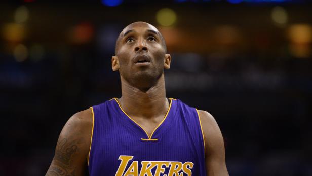 Kobe Bryant inducted into Basketball Hall of Fame