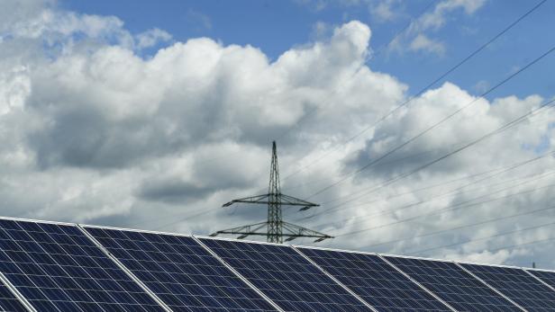 Anlagen für Fotovoltaik montiert vom Dachdecker