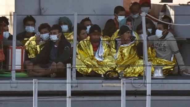 Flüchtlinge vor ihrer Ankunft in Lampedusa