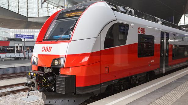 S-Bahn kollidierte in der Steiermark mit Arbeitsmaschine