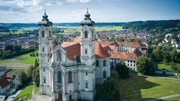 Sehenswert in Sebastian Kneipps Geburtsort: die Benediktinerabtei Ottobeuren mit Basilika.