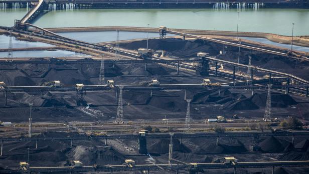 Direkt am Great Barrier Riff liegt die Kohle-Lagerstätte auf der Insel Curtis Island. Für die kommenden Jahre soll das Exportvolumen auf 637 Millionen Tonnen verdoppelt werden.
