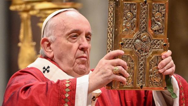 Vor hunderten Gläubigen: Papst warnt vor Verfall in Leistungsdenken