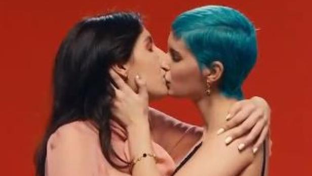 Küssende Frauen: Russland will Dolce & Gabbana-Spot verbieten