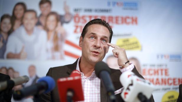 APA12675772 - 10052013 - WIEN - ÖSTERREICH: FPÖ-Chef Heinz-Christian Strache am Freitag, 10. Mai 2013, im Rahmen einer PK der FPÖ zum Thema &quot;Präsentation Plakatkampagne&quot; in Wien. APA-FOTO: GEORG HOCHMUTH