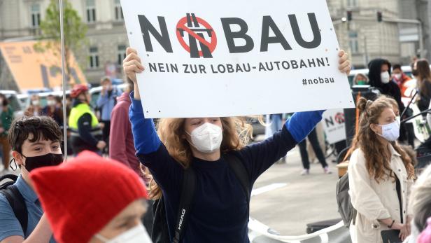 Demo gegen geplante Wiener Lobauautobahn