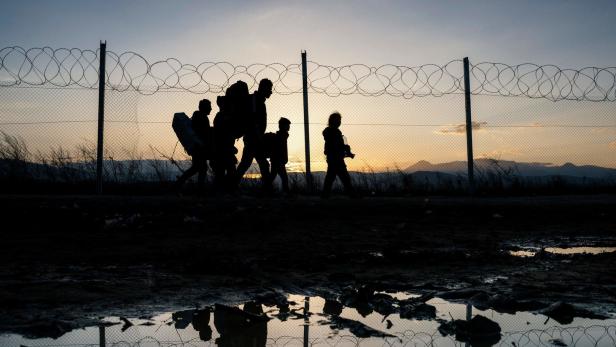 Migranten an der griechischen Grenze (Symbolbild)