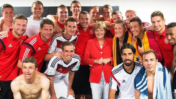Von Merkel bis Fürst Albert: Wenn Politiker die Nähe zum Sport suchen