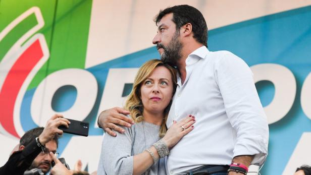 Der Kuschelkurs trügt: Giorgia Meloni und Matteo Salvini ringen um die Vormacht im rechten Lager