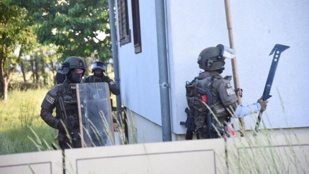 Cobra musste nach Brand in Oberwaltersdorf Wohnhaus stürmen