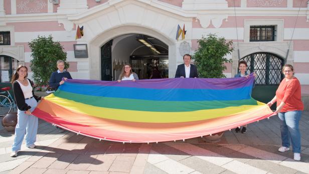 St. Pölten hisst Regenbogenfahne für sexuelle Vielfalt