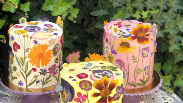 Kuchenkunst aus echten Blumen und wieso Torten jetzt hässlich werden