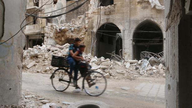 Syrien in Trümmern – nach vier Jahren Krieg beherrschen Milizen, Rebellen und Islamistengruppen weite Landesteile, US-geführte Luftschläge haben daran nichts geändert