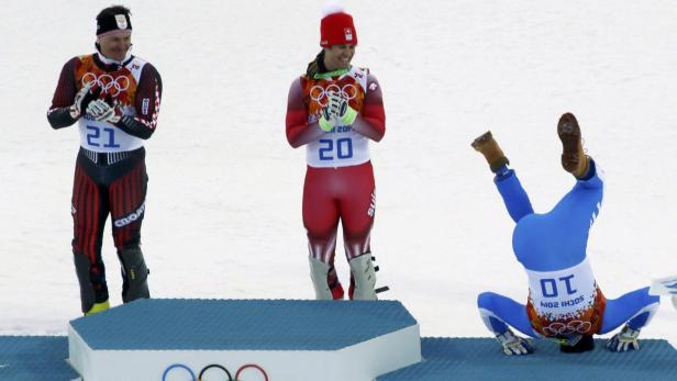 Christof Innerhofer machte vor Freude einen Purzbelbaum. Viletta und Kostelic (li.) staunten.