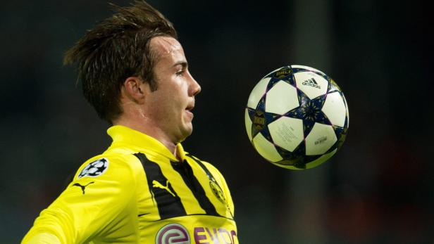 epa03673628 (FILE) A file photo dated 05 March 2013 shows Borussia Dortmund&#039;s Mario Goetze in action during the UEFA Champions League round of 16 second leg soccer match between Borussia Dortmund and Shakhtar Donetsk in Dortmund, Germany. Borussia Dortmund midfielder Mario Goetze is to join Bundesliga rivals Bayern Munich at the end of the season, Dortmund said 23 April. Goetze will become a Bayern player from July 1, the club said. Bild newspaper reported that Bayern, who have clinched this season&#039;s Bundesliga title, are paying 37 million euros (48 million dollars), for the player. EPA/BERND THISSEN