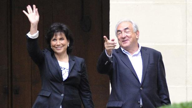 Anne Sinclair und Dominique Strauss-Kahn bei ihrer Rückkehr nach Paris im September 2011