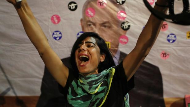Israelin jubelt in Vorfreude auf den erwarteten Abgang von Premier Netanjahu