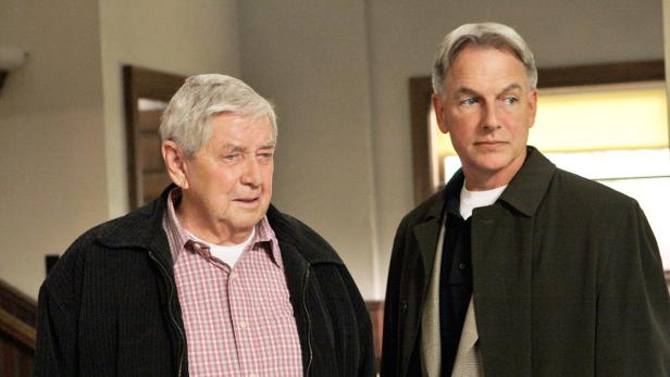 Ralph Waite als Jackson Gibbs (links) mit seinem Seriensohn Leroy Jethro Gibbs (Mark Harmon)